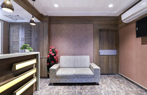 Vadodara Hotel | 12 m² Hotel ∙ 5 guests