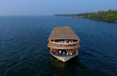 Alappuzha Boat Rental | 12 m² Houseboat ∙ 20 guests