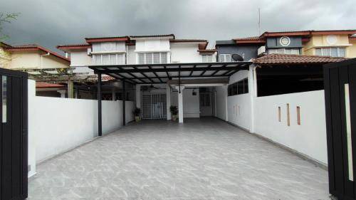 Sungai Buloh House | 148 m² House ∙ 4 bedrooms ∙ 16 guests