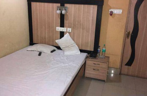 Durgapur Hotel | 18 m² Hotel ∙ 3 guests