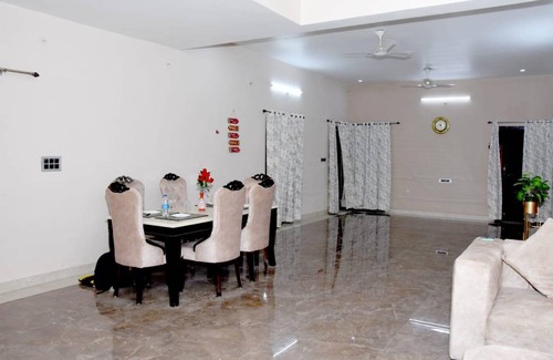 Varanasi House | 180 m² House ∙ 1 bedroom ∙ 4 guests