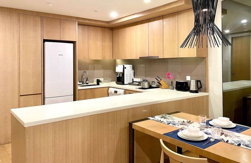 Kuala Lumpur City Centre Apartment | 1BR Suite KLCC View w/Btub, Nflx & Wtr Dispenser