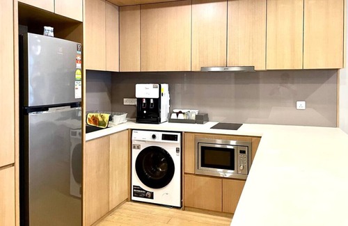 Kuala Lumpur City Centre Apartment | 1BR Suite KLCC View w/Btub, Nflx & Wtr Dispenser