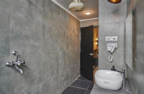 Varanasi Apartment | 2 Bedroom Luxury Apartment - 20mins from Airport With Complimentary Evening Boat Ride Tour
