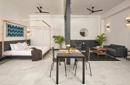 Varanasi Apartment | 2 Bedroom Luxury Apartment - 20mins from Airport With Complimentary Evening Boat Ride Tour