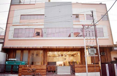 Gorakhpur Hotel | 20 m² Hotel ∙ 2 guests