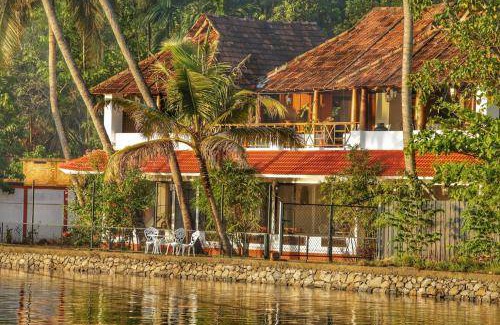 Kuzhuppilly Bed & Breakfast | 200 m² Bed and breakfast ∙ 4 bedrooms ∙ 8 guests