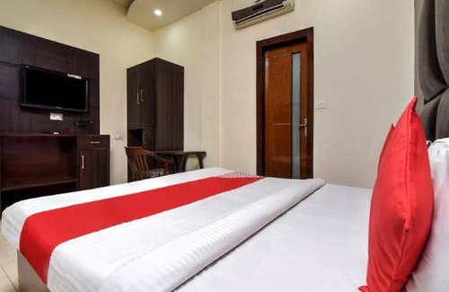 Ghaziabad Hotel | 200 m² Hotel ∙ 2 guests