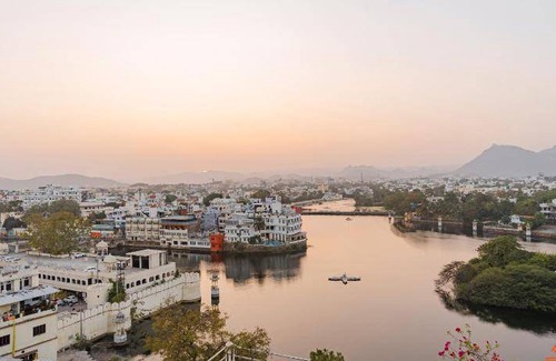 Lake Swaroop Sagar Hostel | 25 m² Hostel ∙ 127 guests