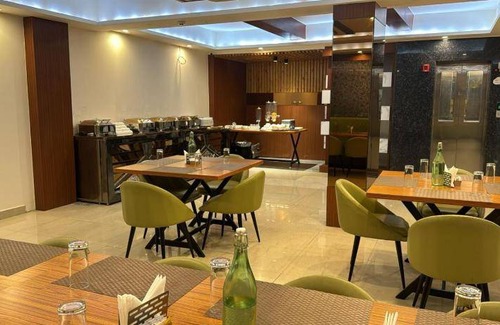 Varanasi Hotel | 26 m² Hotel ∙ 3 guests