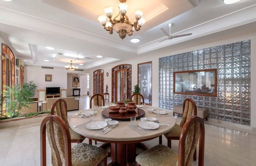Sindhi Camp Villa | 282 m² Villa ∙ 8 bedrooms ∙ 24 guests