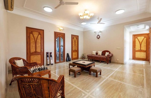 Sindhi Camp Villa | 282 m² Villa ∙ 8 bedrooms ∙ 24 guests