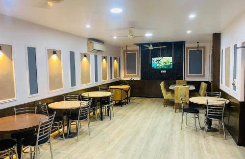 Hazratganj Hotel | 29 m² Hotel ∙ 3 guests
