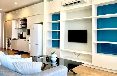 Kuala Lumpur City Centre Apartment | 2BR Suite 8 mins to KLCC w/Nflx & Free Parking