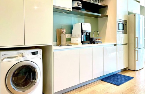 Kuala Lumpur City Centre Apartment | 2BR Suite 8 mins to KLCC w/Nflx & Free Parking
