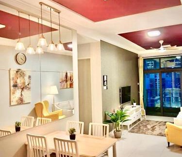 Kuala Lumpur City Centre Apartment | 3 Bedrooms Short Stays Condo at KLCC