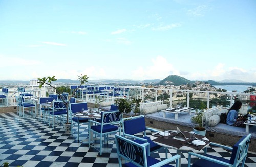 Lake Swaroop Sagar Hotel | 300 m² Hotel ∙ 2 guests