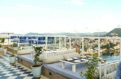 Lake Swaroop Sagar Hotel | 300 m² Hotel ∙ 2 guests