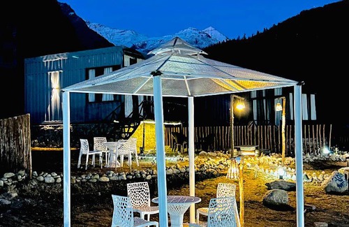 Burwa Resort | 300 m² Resort ∙ 2 guests