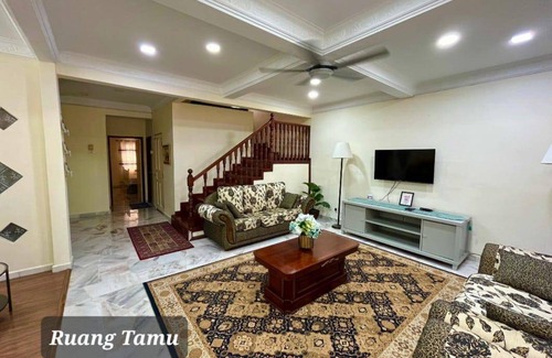 Bandar Tun Razak House | 3000 m² House ∙ 4 bedrooms ∙ 12 guests