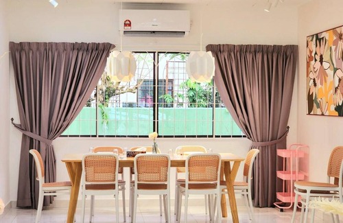 Petaling Jaya House | 3500 m² House ∙ 4 bedrooms ∙ 18 guests
