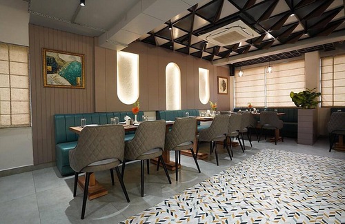 Dhanbad Hotel | 36 m² Hotel ∙ 4 guests