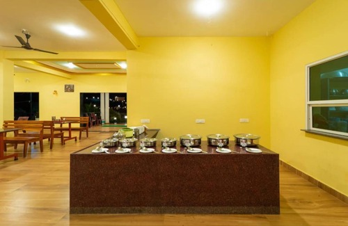 Timbholi Hotel | 360 m² Hotel ∙ 3 guests
