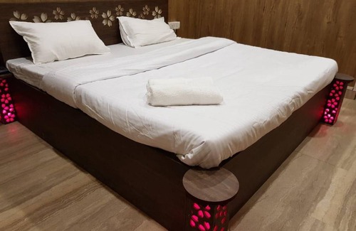 Phulpur Resort | 44 m² Resort ∙ 5 bedrooms ∙ 6 guests