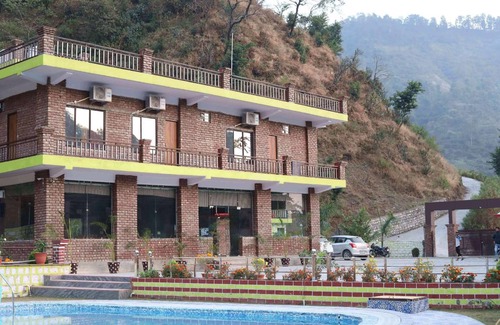 Dehradun Resort | 45 m² Resort ∙ 6 guests