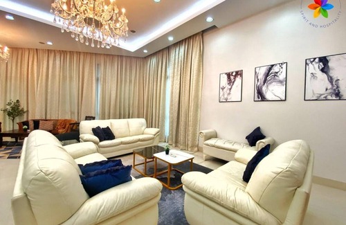 Subang Jaya House | 465 m² House ∙ 8 bedrooms ∙ 40 guests