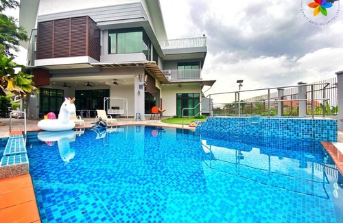 Subang Jaya House | 465 m² House ∙ 8 bedrooms ∙ 40 guests