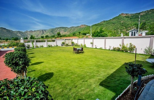 Udaipur City Centre Villa | 7000 m² Villa ∙ 2 bedrooms ∙ 6 guests