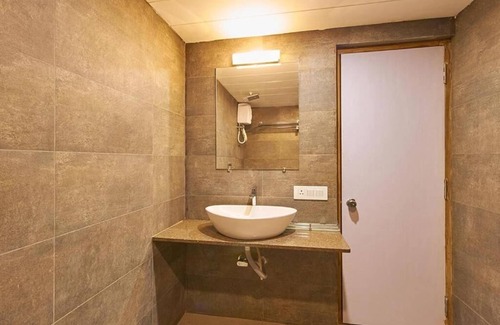 Gandhinagar Hotel | 7Wonders Hotel