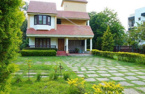 Courtallam Resort | 84 m² Resort ∙ 2 bedrooms ∙ 6 guests