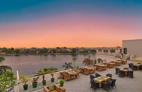 Lake Swaroop Sagar Resort | 900 m² Resort ∙ 4 guests