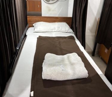 Ahmedabad City Centre Hostel | aaram ac dormitory
