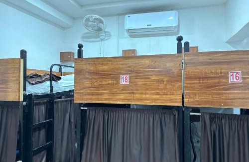 Ahmedabad City Centre Hostel | aaram ac dormitory