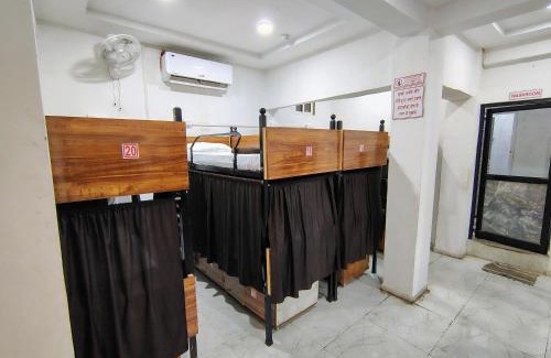 Ahmedabad City Centre Hostel | aaram ac dormitory