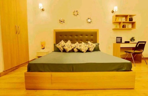 Noida Apartment | Beautiful lavish stay in Delhi NCR noida