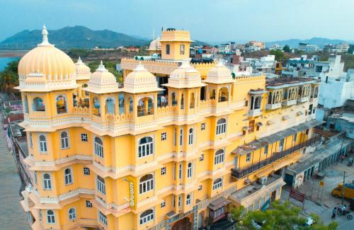 Lake Swaroop Sagar Hotel | Bloom Boutique l Lake Pichola