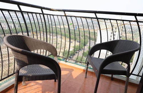 Noida Apartment | Charming 2-bedroom apartment with WiFi, AC in enchanting Noida, Free Parking