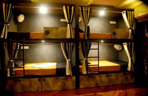 Ahmedabad City Centre Hostel | CHARYANA HOTEL AC DORMITORY