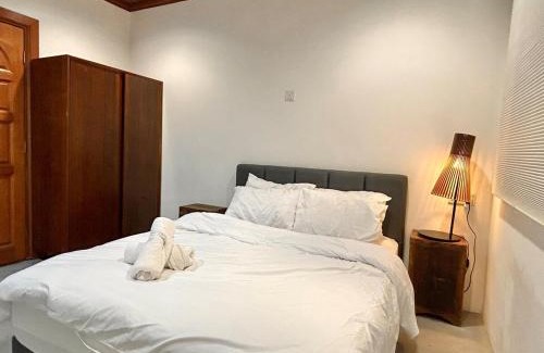 Tunku Apartment | Chic Designer Family Rooms in Shared Bungalow near LRT SS1 PJ