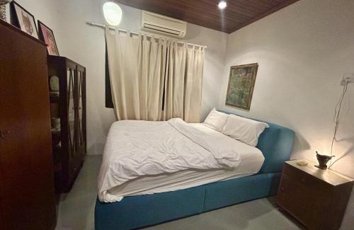 Tunku Apartment | Chic Designer Family Rooms in Shared Bungalow near LRT SS1 PJ