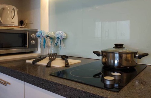 Bangsar Condo | Cozy Couple Ciy Loft. 3 Min Walking distance to LRT. 1 Station to KL Sentral.