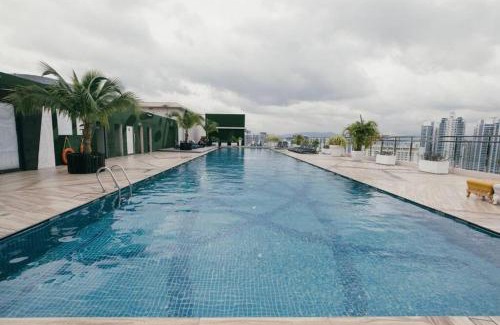 Sri Hartamas Apartment | Dorsett Hartamas KL, Bathtub Smart TV & WiFi