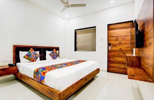 Vadodara Hotel | FabHotel Maa Gayatri