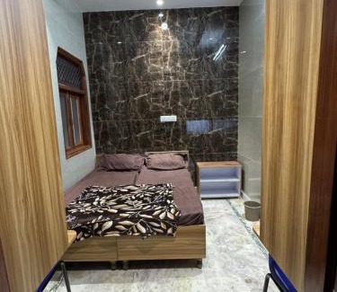 Khattalwada Hostel | FlexiBay-Affordable Boys Hostel in North Delhi with meals