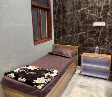 Khattalwada Hostel | FlexiBay-Affordable Boys Hostel in North Delhi with meals