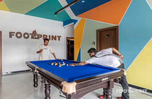 Lake Swaroop Sagar Hostel | Footprint By The Lake